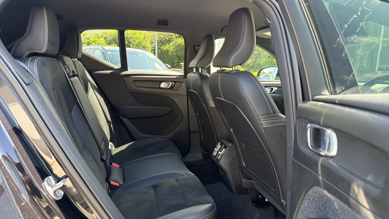 Volvo Xc40 2.0 B4P R DESIGN Pro 5dr Auto [7 speed] Petrol Estate